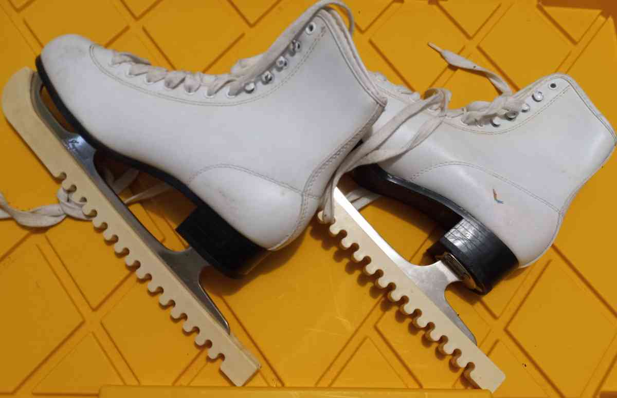 ice skates - Middlesex, New Jersey