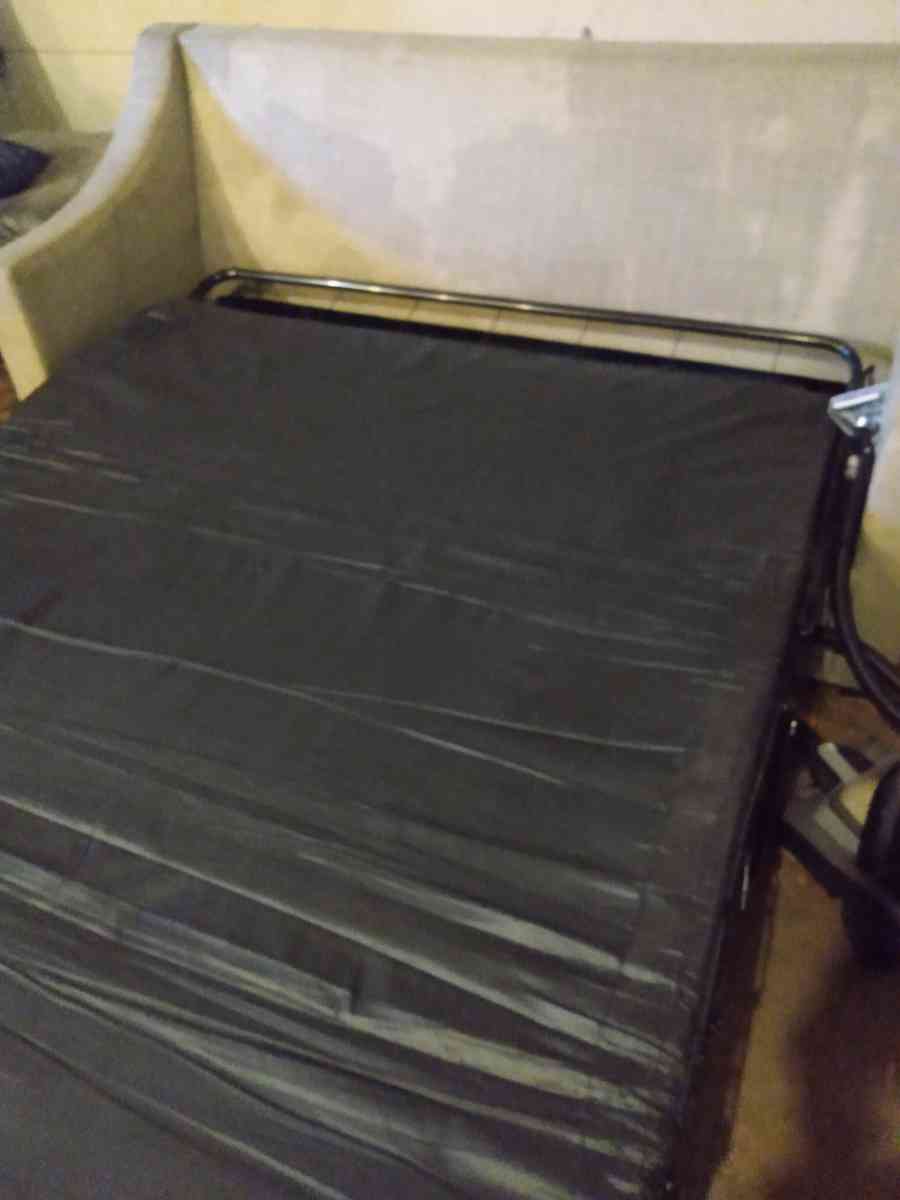 OBO loveseat couch pull out bed - Janesville, Wisconsin - FleaMarketBay