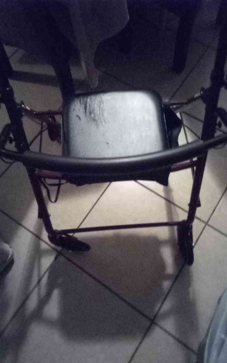 Wolker Whit seat caminador con aciento - Jacksonville, Florida - FleaMarketBay