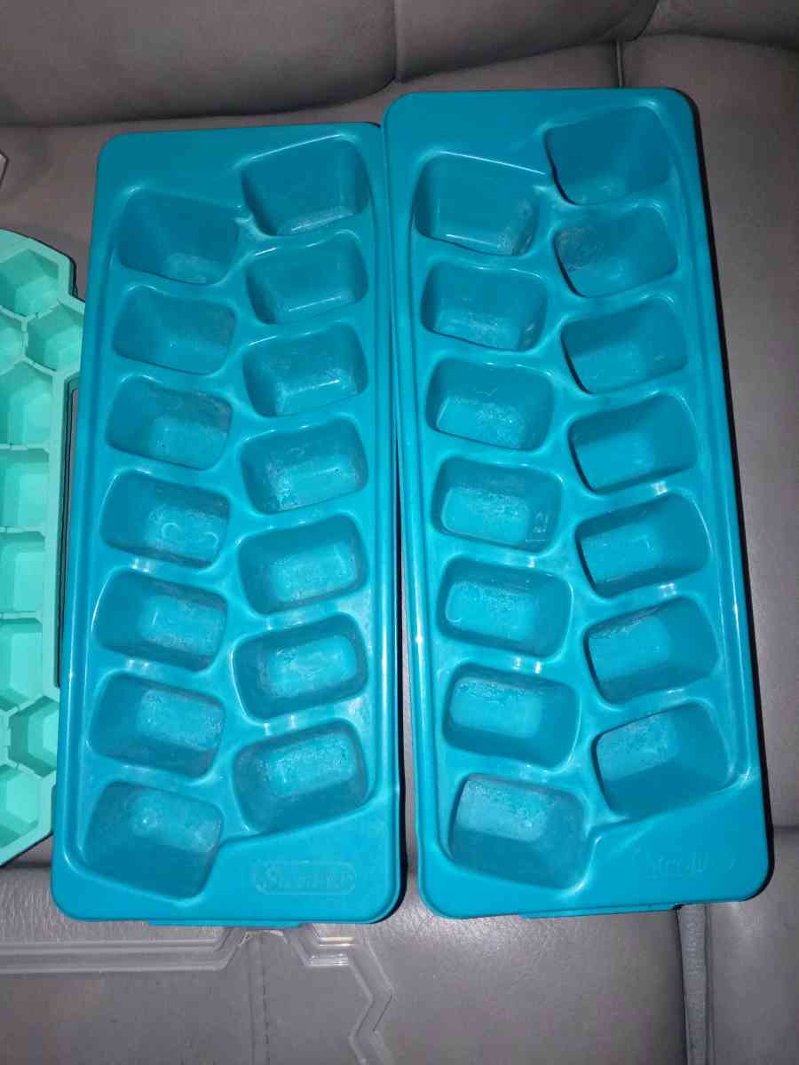 three honeycomb ice Cube mold trays with lids to regular ice - Davenport, Florida - FleaMarketBay