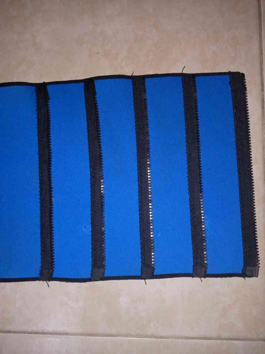 Golds Gym five zipper waist trimmer belt - Davenport, Florida - FleaMarketBay