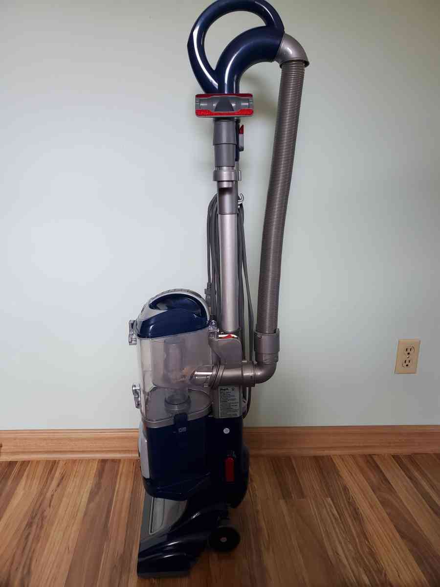 New Shark Navigator Deluxe Vacuum - Marion, Ohio - FleaMarketBay