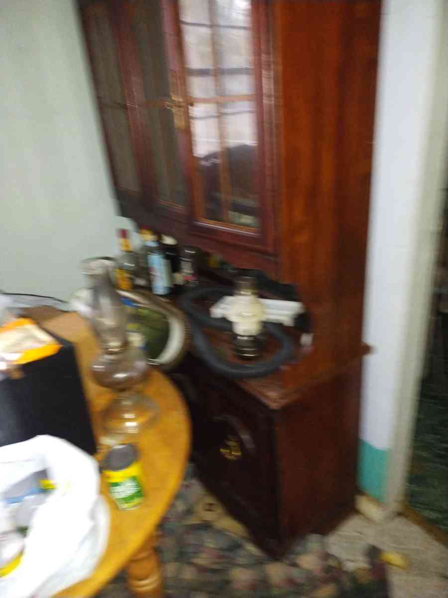 china hutch with working light - Judsonia, Arkansas - FleaMarketBay