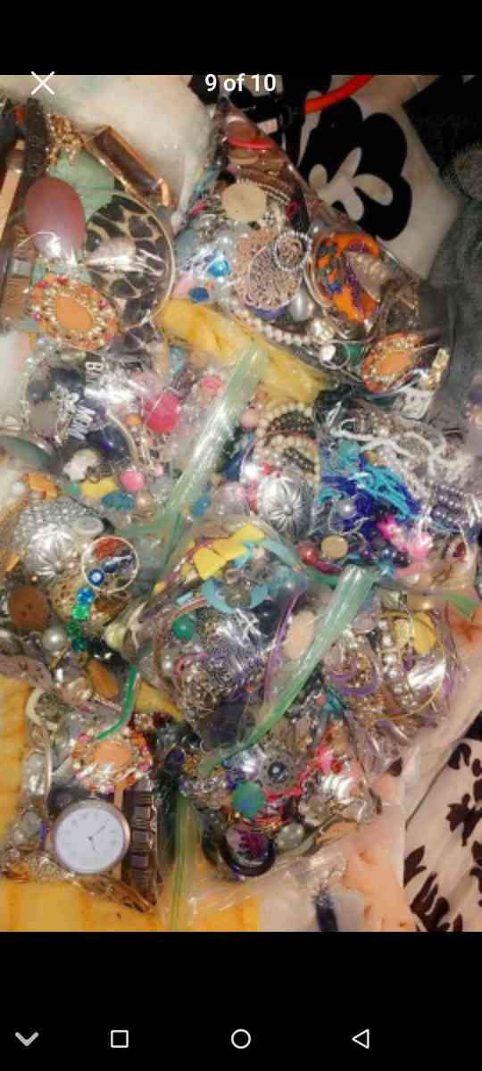 bulk new and broken jewelry and charms - New Port Richey, Florida - FleaMarketBay