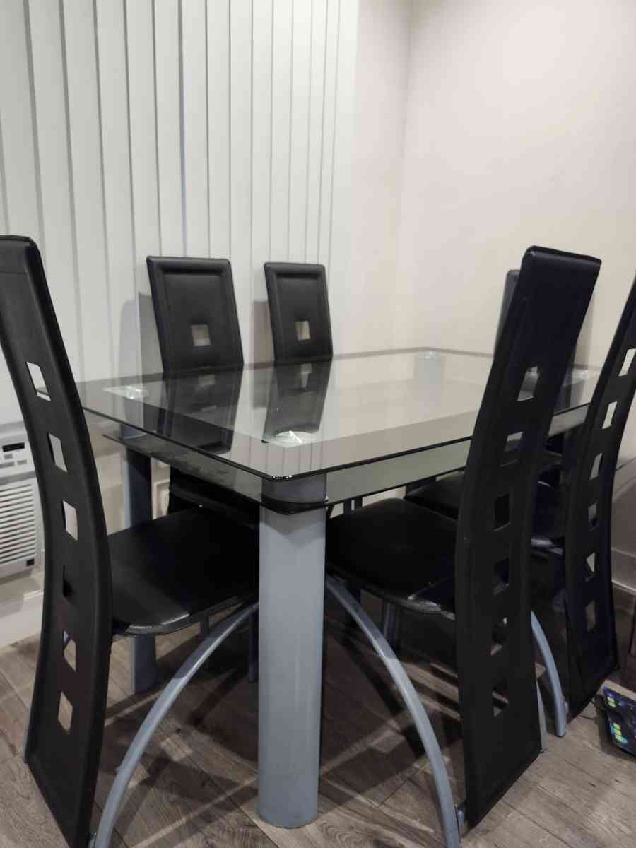 blacksilver glass dinner table - Bell Gardens, California
