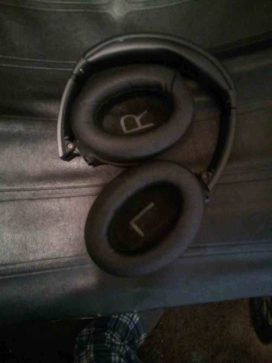 BOSE BLUETOOTH HEADPHONES - Bakersfield, California