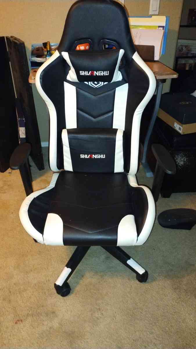 gaming chair and gaming steering wheel and pedals - Casa Grande, Arizona - FleaMarketBay