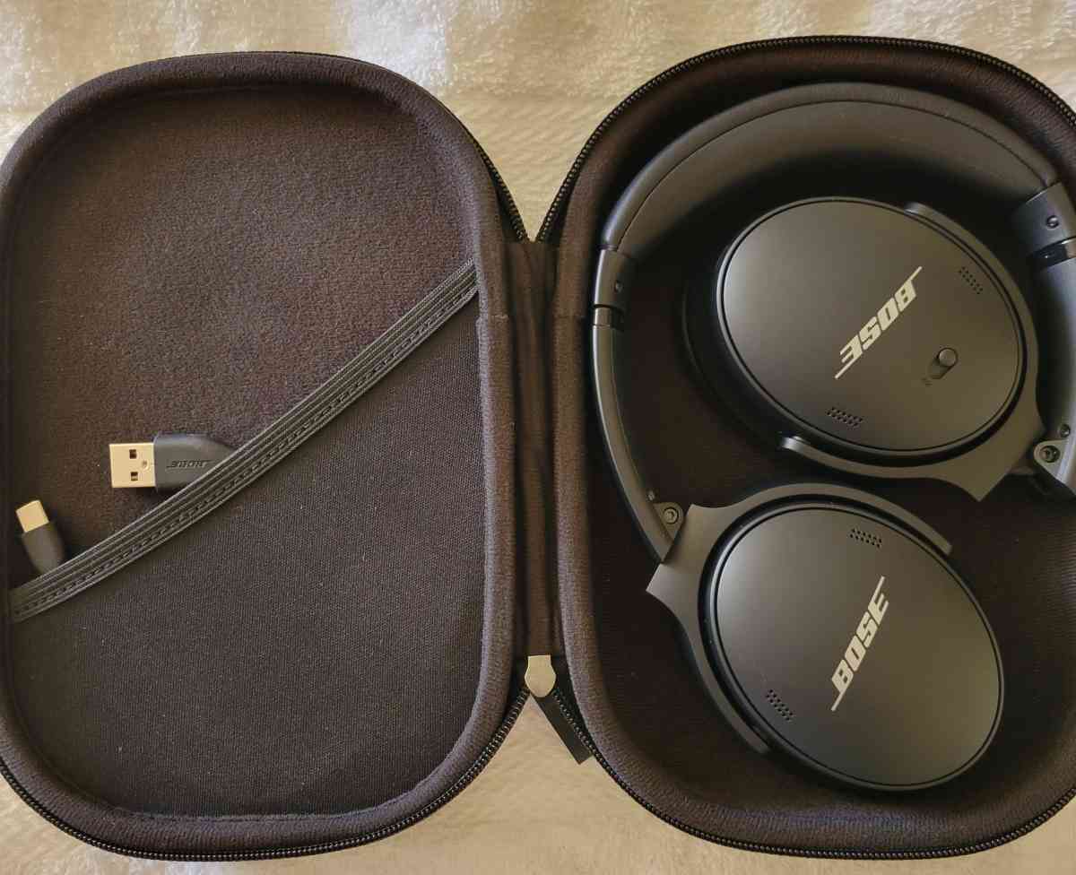 Bose QuietComfort 35 Series II Wireless Headphones With Case - El Paso, Texas - FleaMarketBay