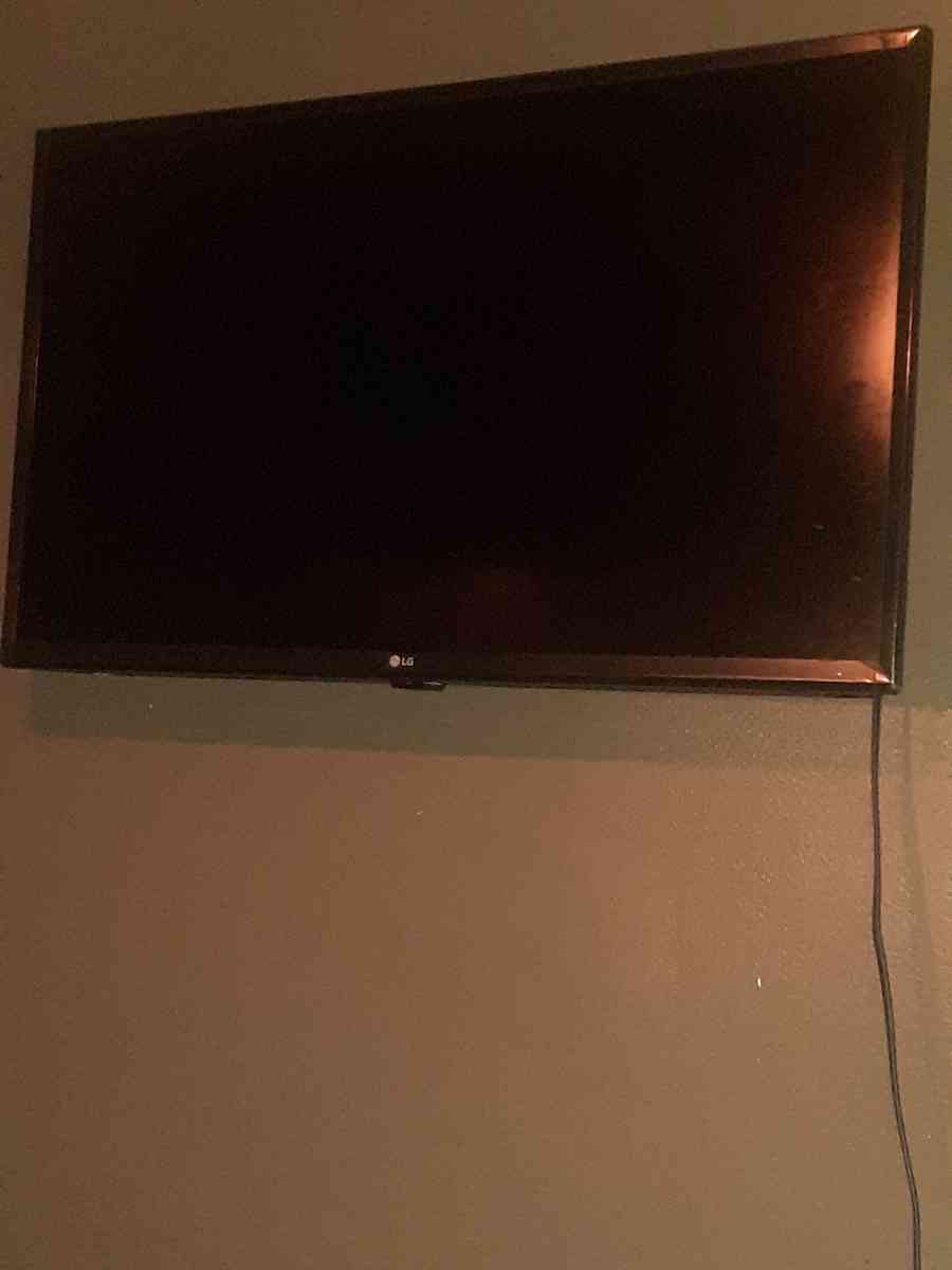 32 Inch LG Smart TV - Detroit, Michigan - FleaMarketBay