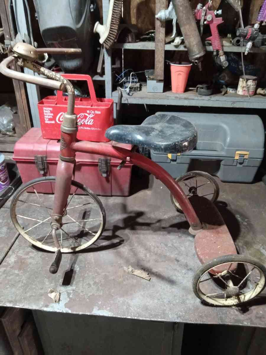 antique tricycle - New Albany, Indiana