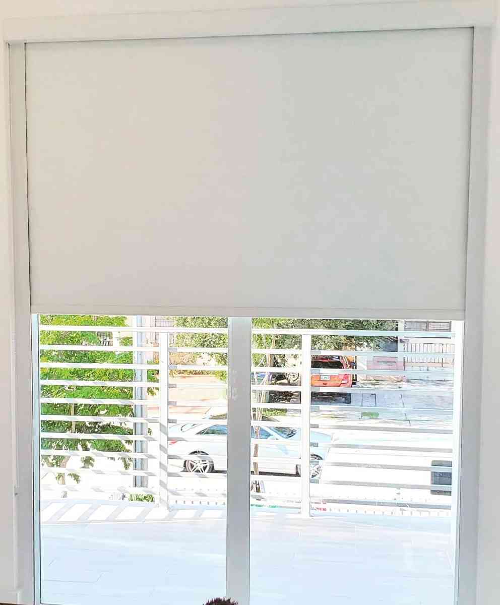 roller shades blackout o screen a la medida - Miami, Florida - FleaMarketBay