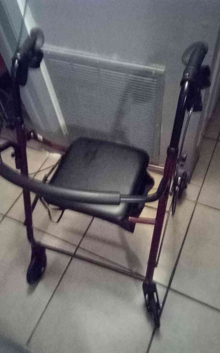 Wolker Whit seat caminador con aciento - Jacksonville, Florida - FleaMarketBay