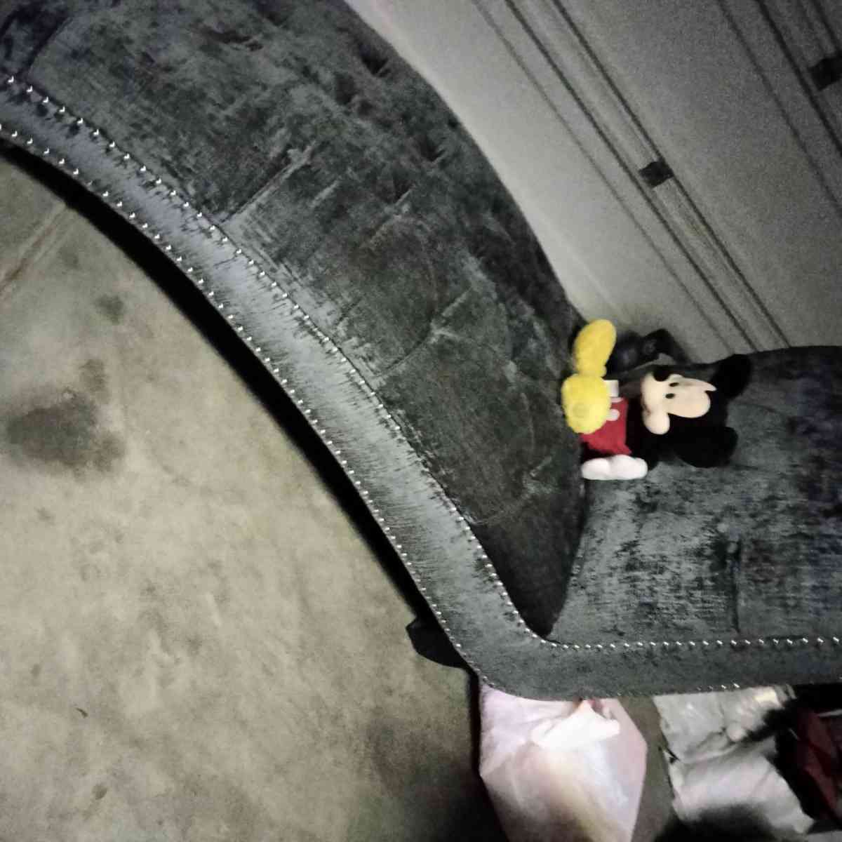 blue buttoned curvy tuffed sofa - Tulare, California - FleaMarketBay