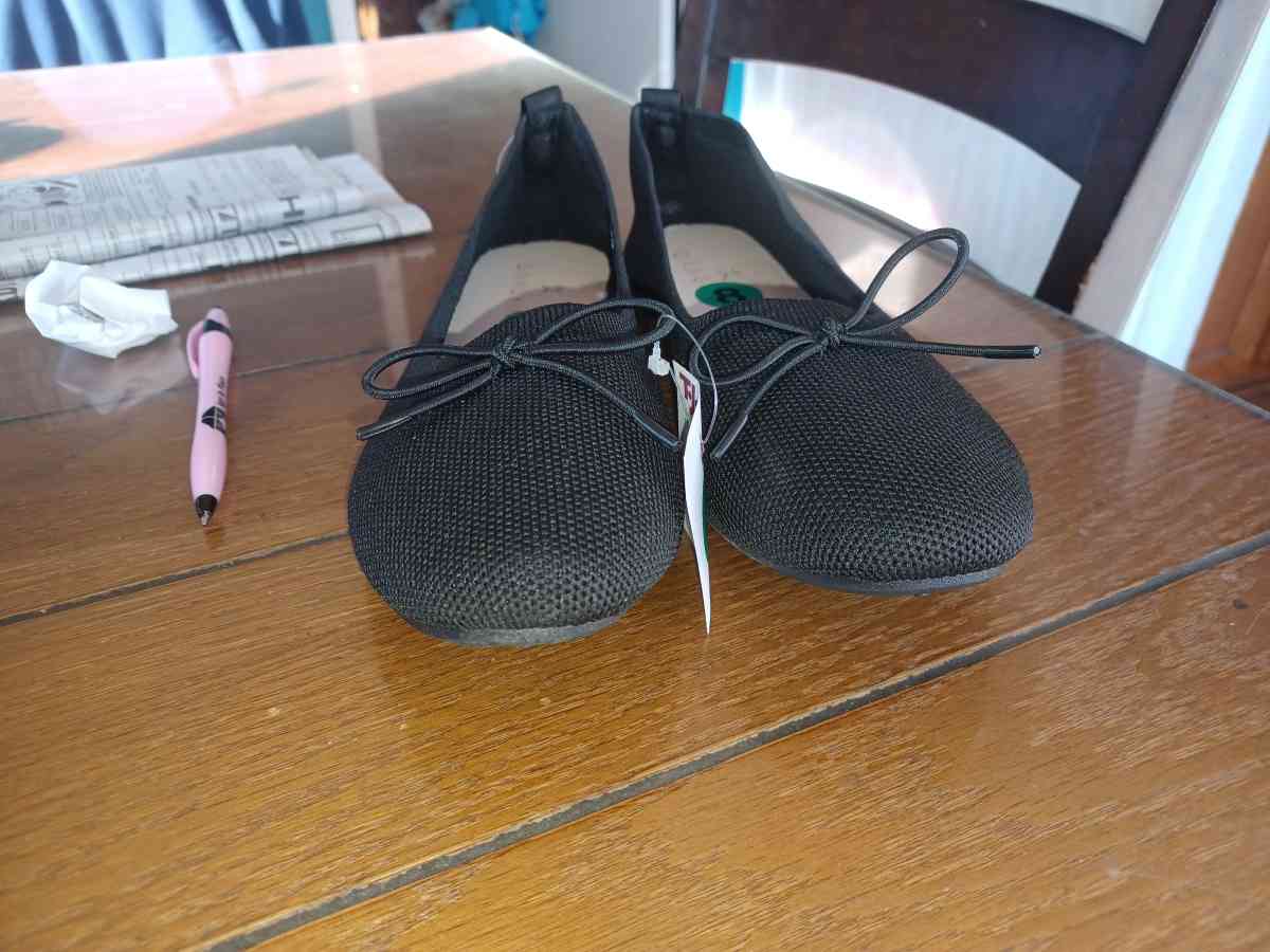 shoes - Columbia, Pennsylvania - FleaMarketBay