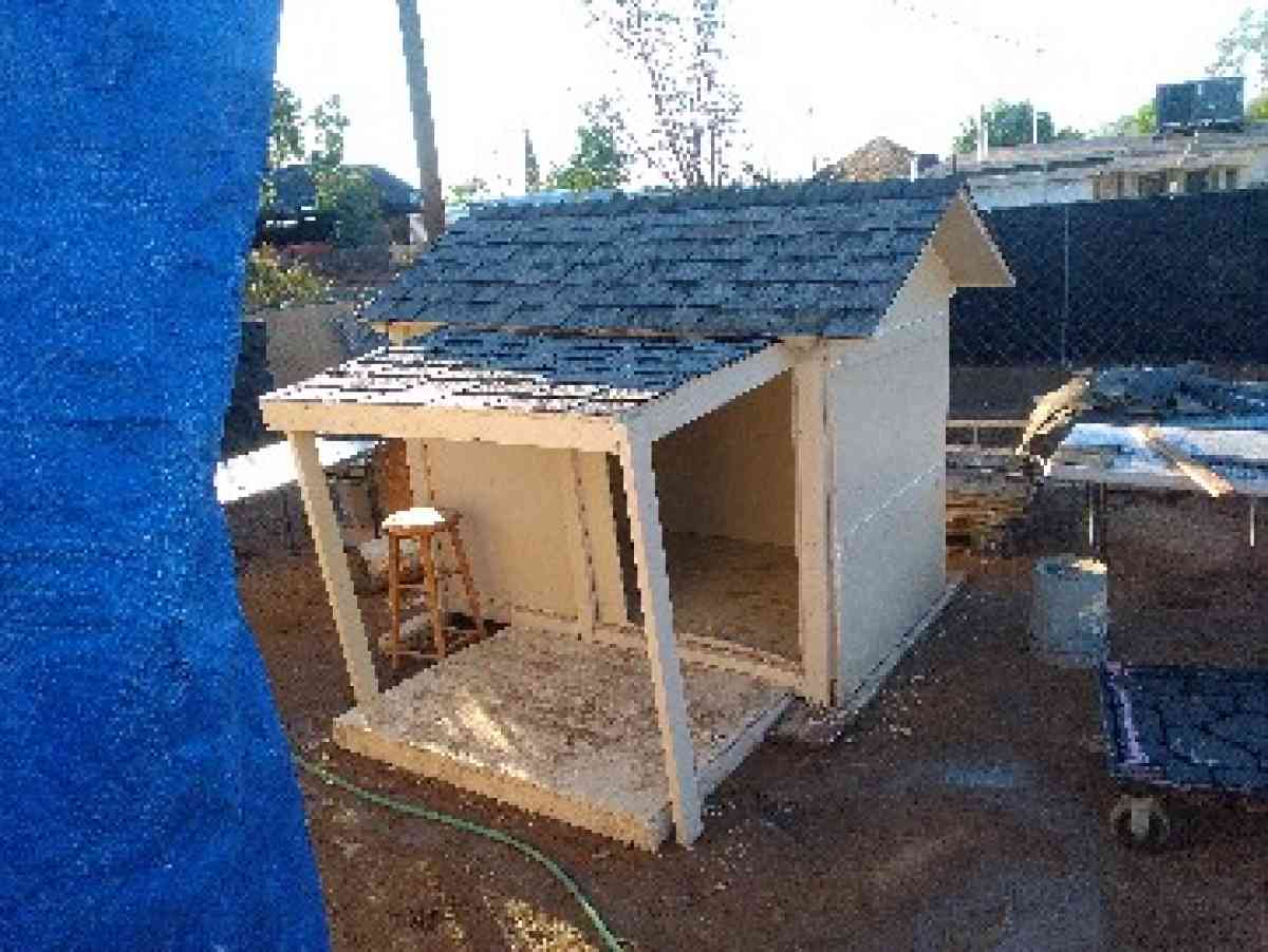 Huge Dog House - Avondale, Arizona - FleaMarketBay