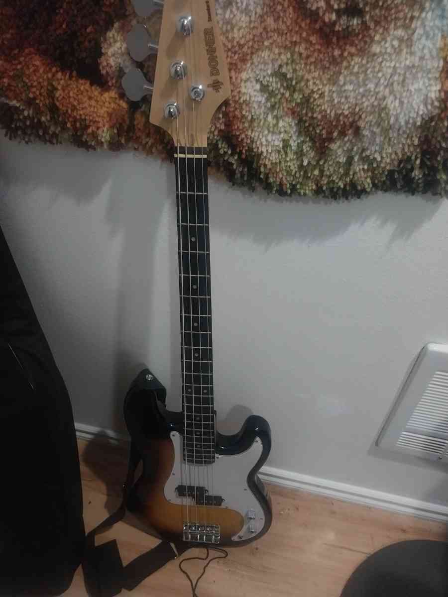 Bass guitar with amp cord and case - Lakewood, Washington