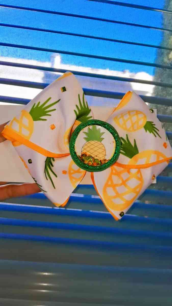 big decorated bow - Yuma, Arizona