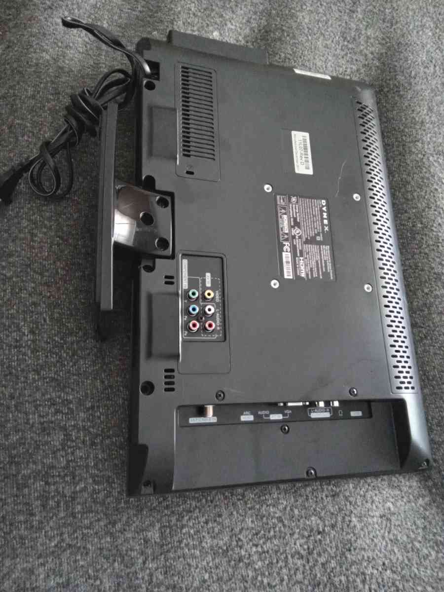 18 inch Dynex TV w FREE HDMI cable w FREE headphones - Indianapolis, Indiana - FleaMarketBay