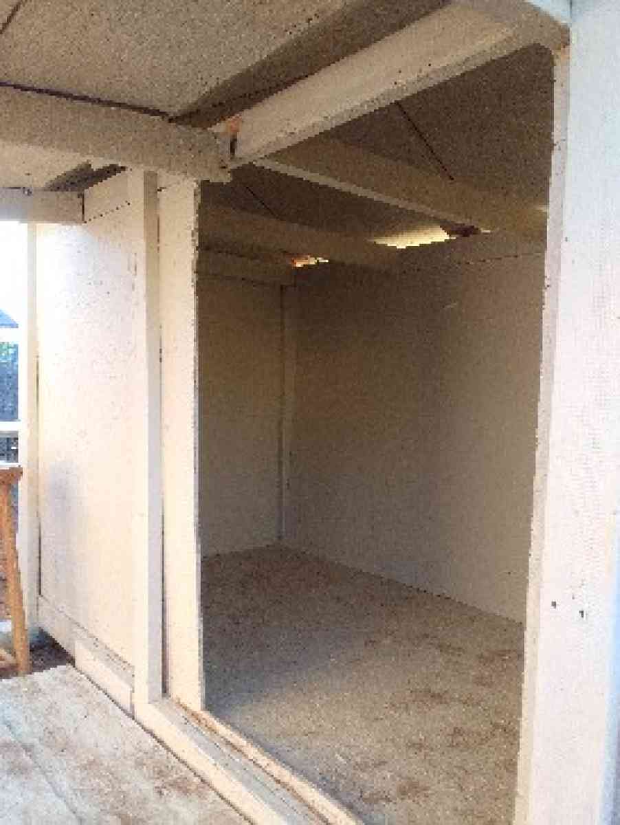 Huge Dog House - Avondale, Arizona - FleaMarketBay