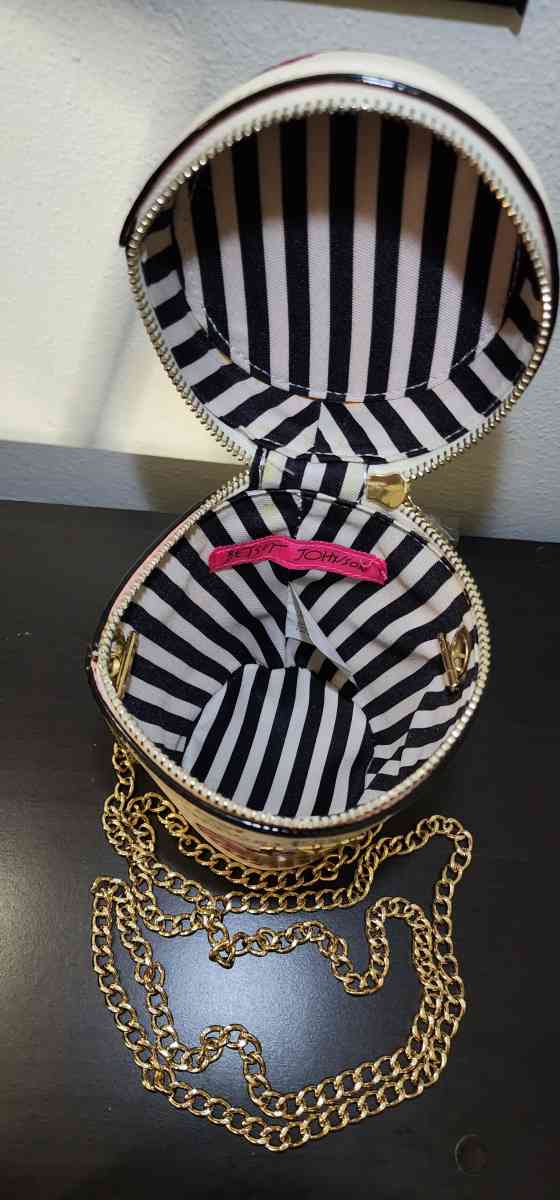 Betsey Johnson gingerbread latte purse - Los Angeles, California - FleaMarketBay