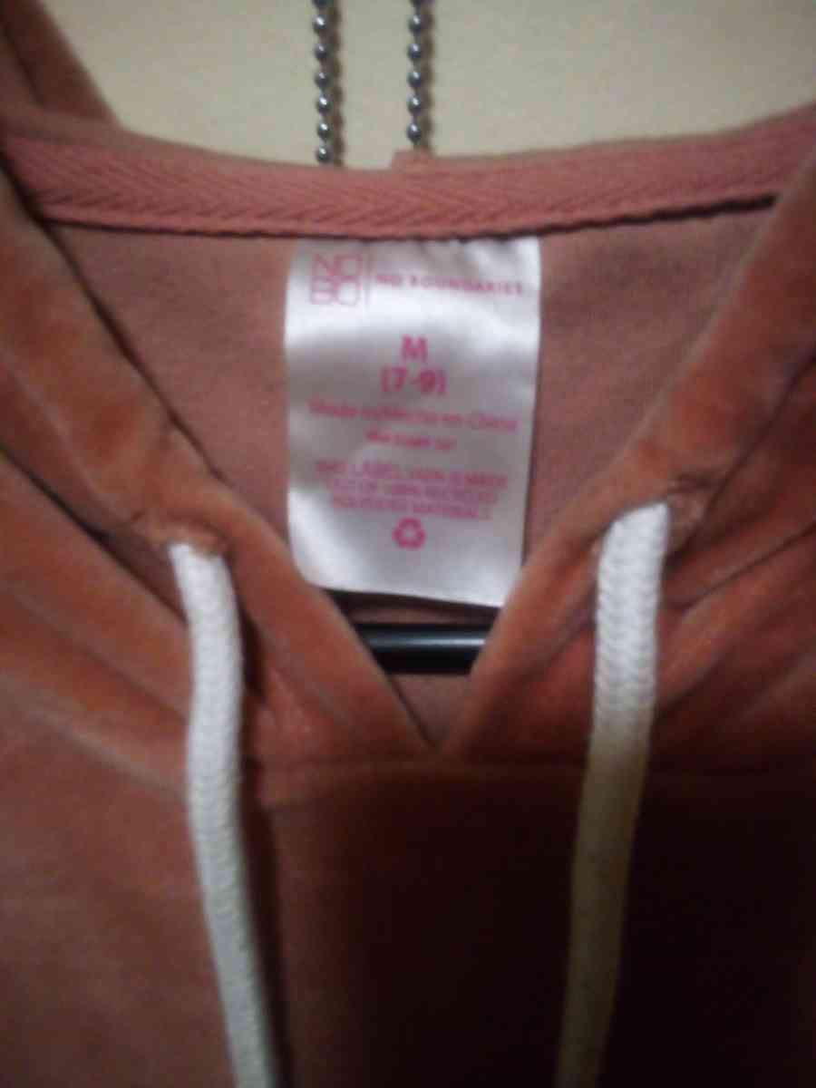 no boundaries velvety feel sz 7 to 9 hooded pullover Ex cond - Buffalo, New York - FleaMarketBay