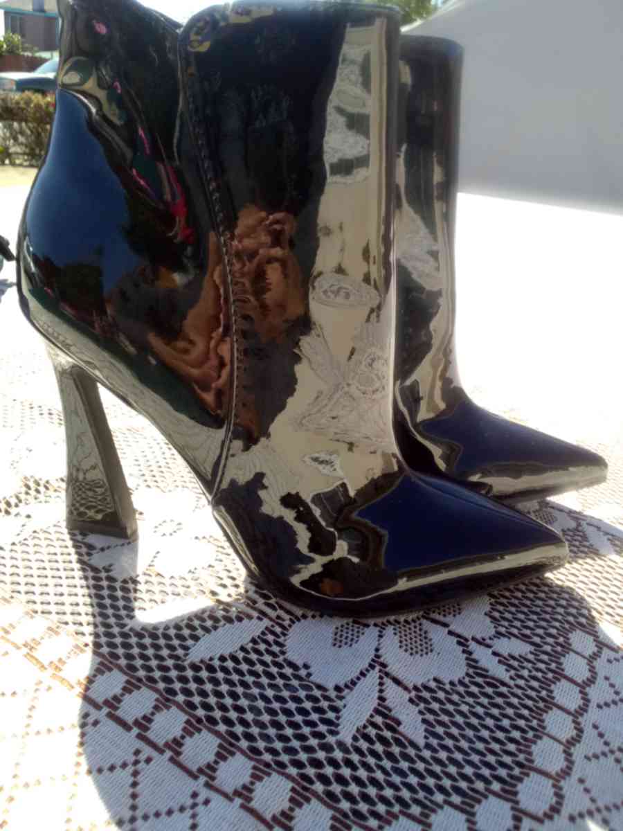 black high heel boots - Watsonville, California
