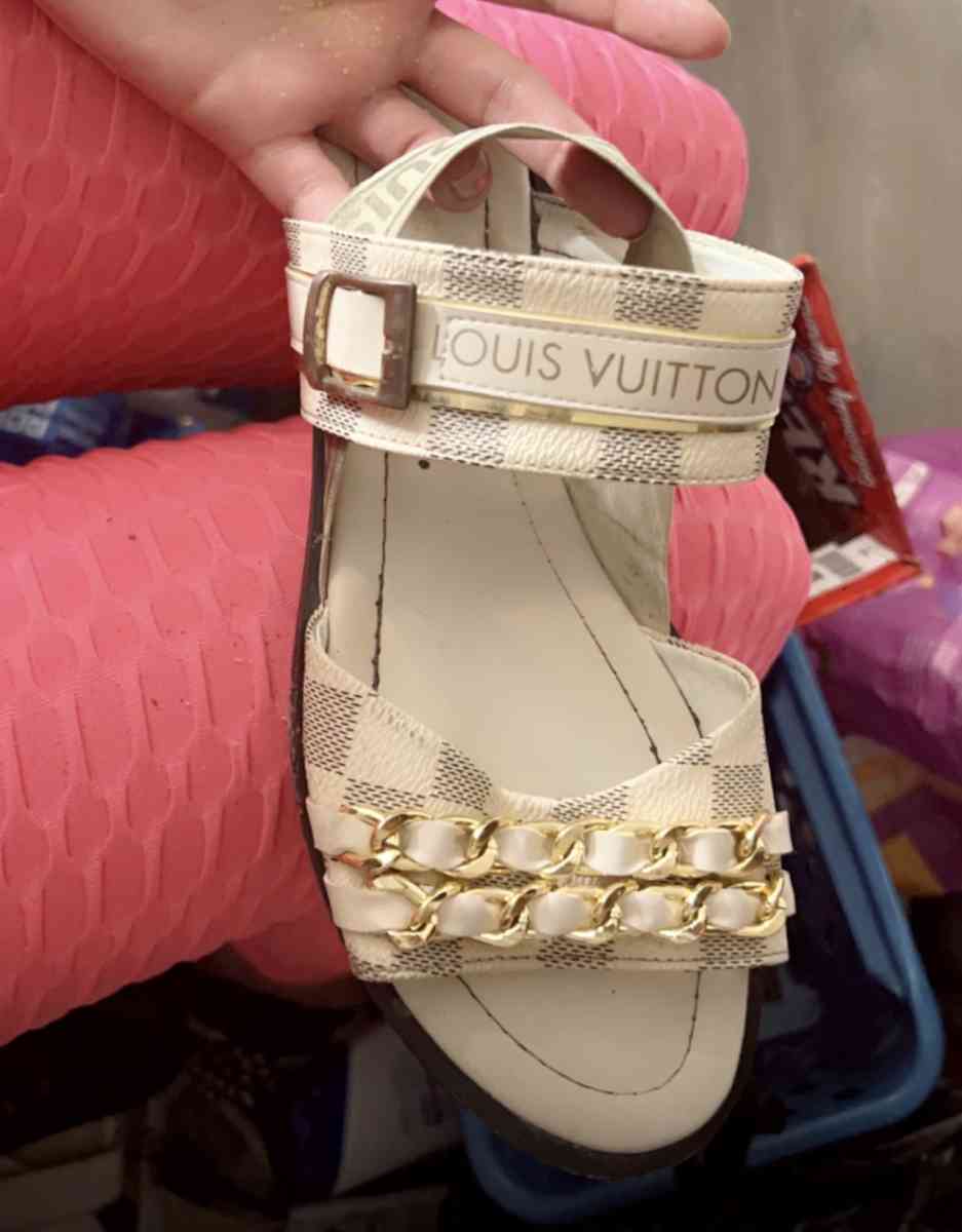 authentic lv sandals compliments any outfit - Pharr, Texas