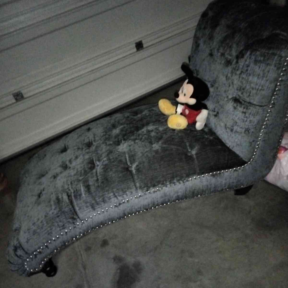 blue buttoned curvy tuffed sofa - Tulare, California