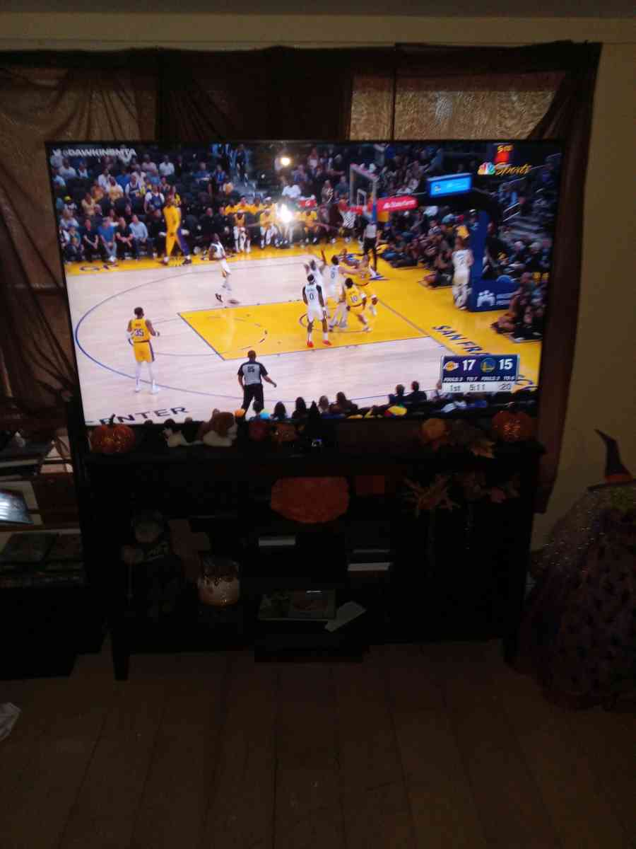 65 samsung smart tv with Bluetooth and cloud gaming - East Berlin, Pennsylvania - FleaMarketBay