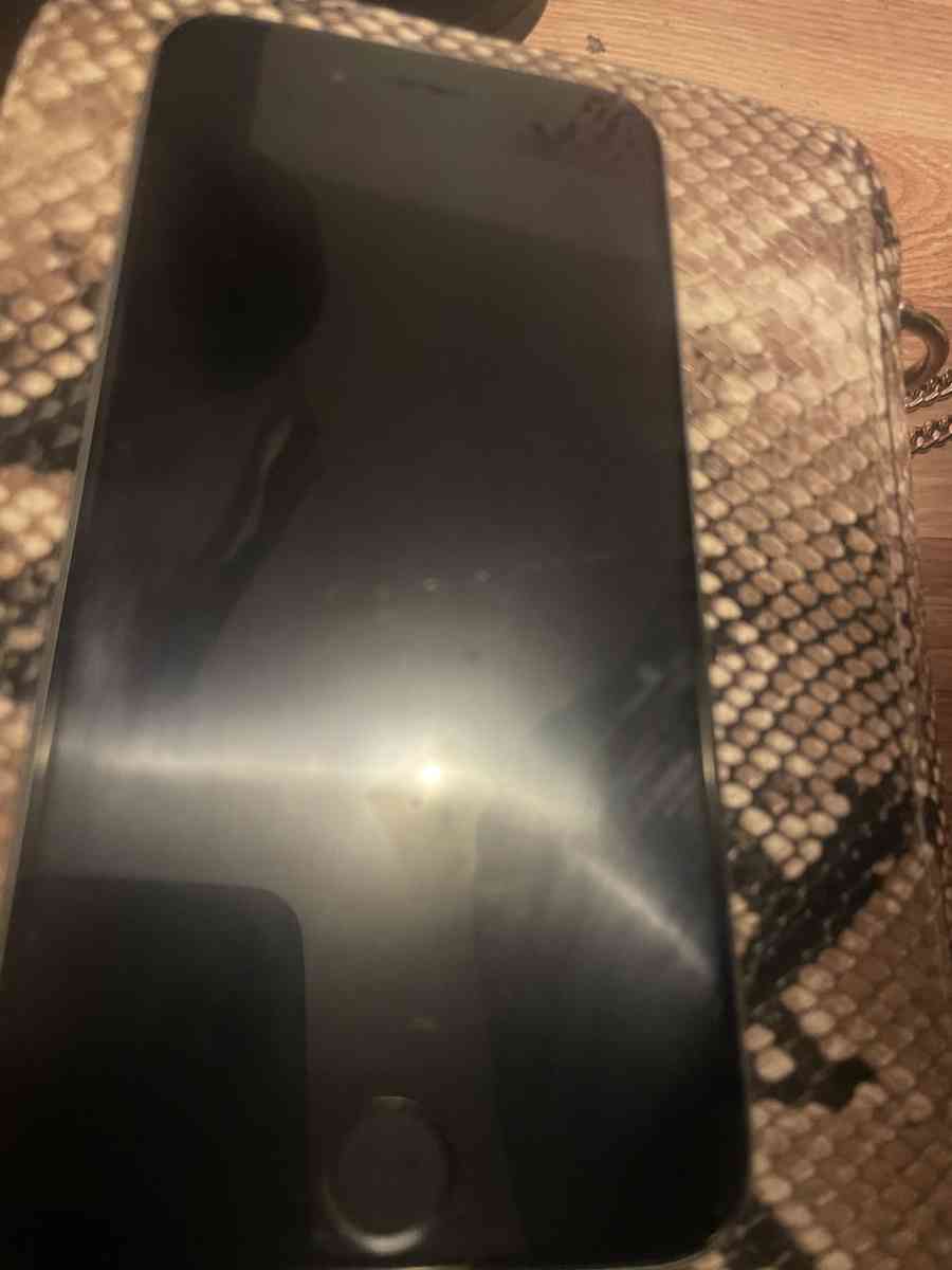 iPhone - Adelanto, California - FleaMarketBay