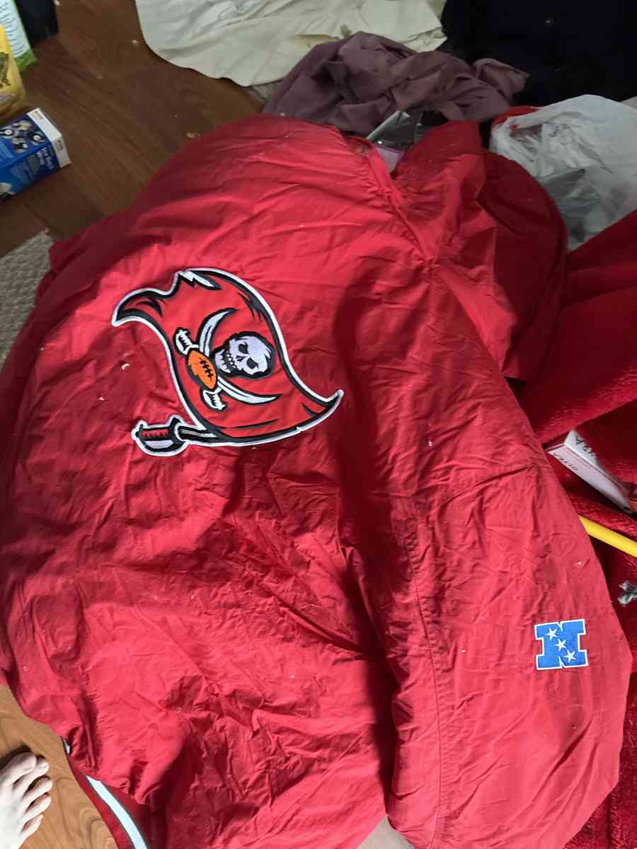 Buccaneers Wright winter jacket jack sport - Bethel, Connecticut - FleaMarketBay