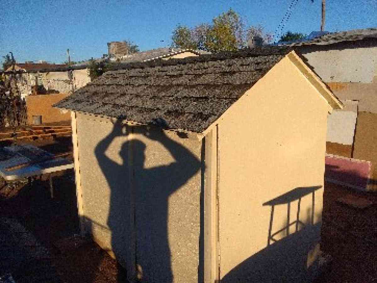 Huge Dog House - Avondale, Arizona - FleaMarketBay