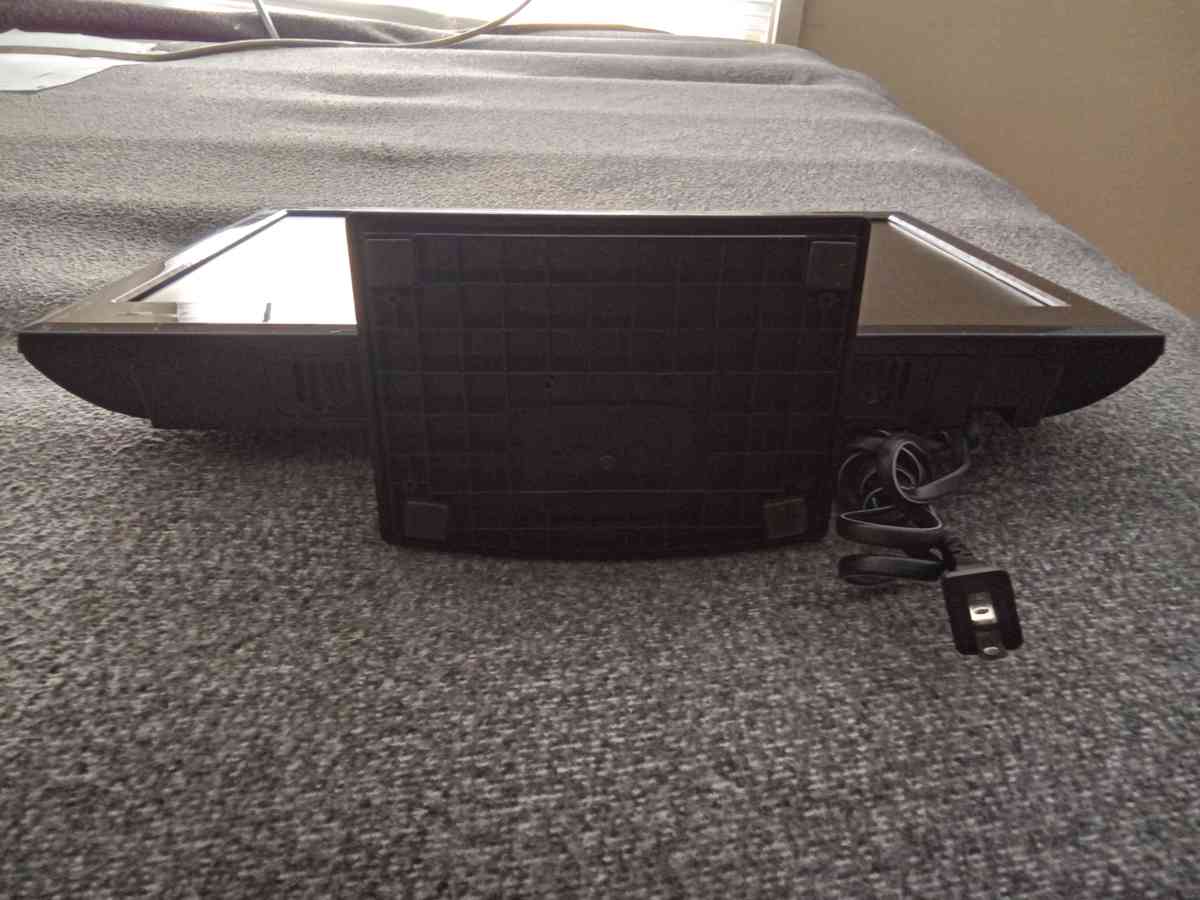 18 inch Dynex TV w FREE HDMI cable w FREE headphones - Indianapolis, Indiana - FleaMarketBay