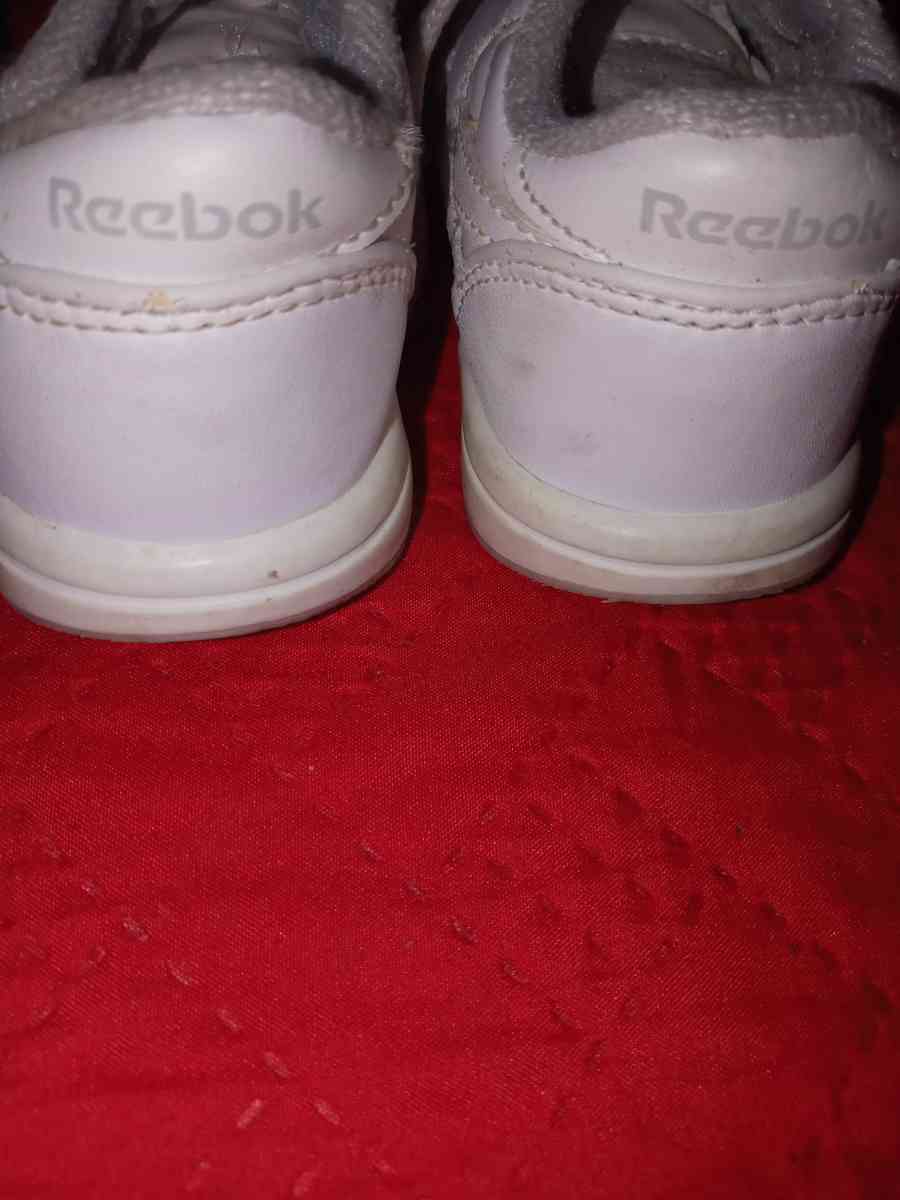 Reebok shoes toddler size six and a half - Davenport, Florida - FleaMarketBay