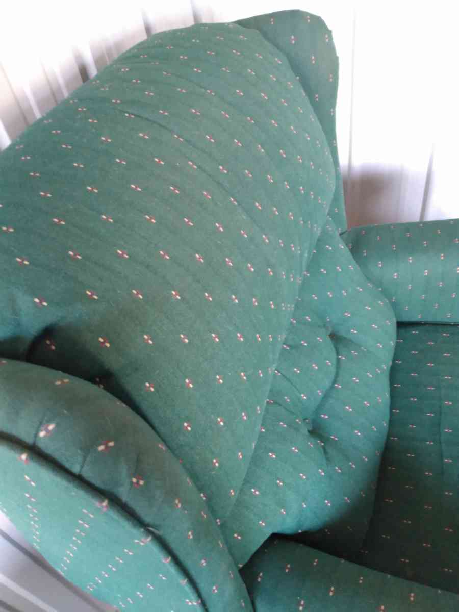 OBO living room chair recliner - Janesville, Wisconsin - FleaMarketBay