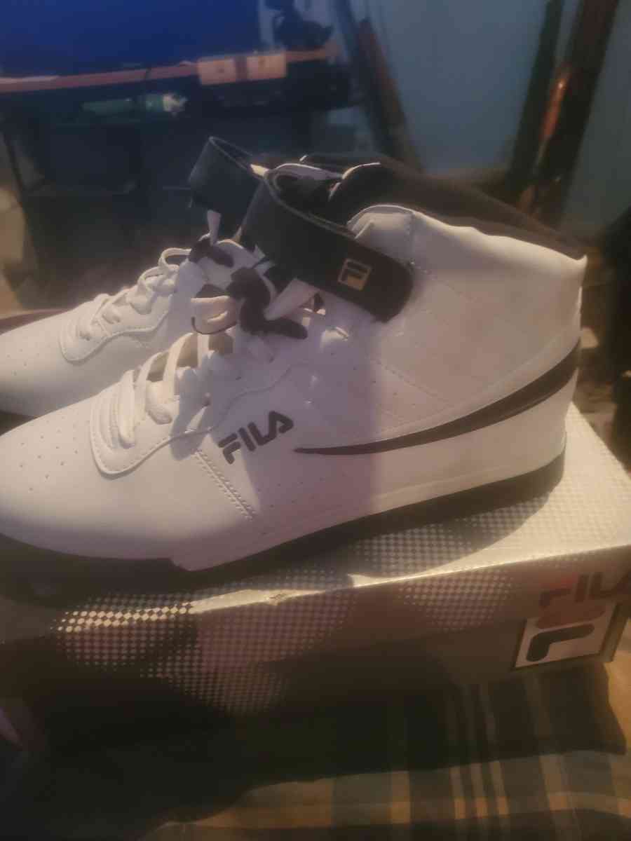 Mens White Fila Shoes - Detroit, Michigan - FleaMarketBay