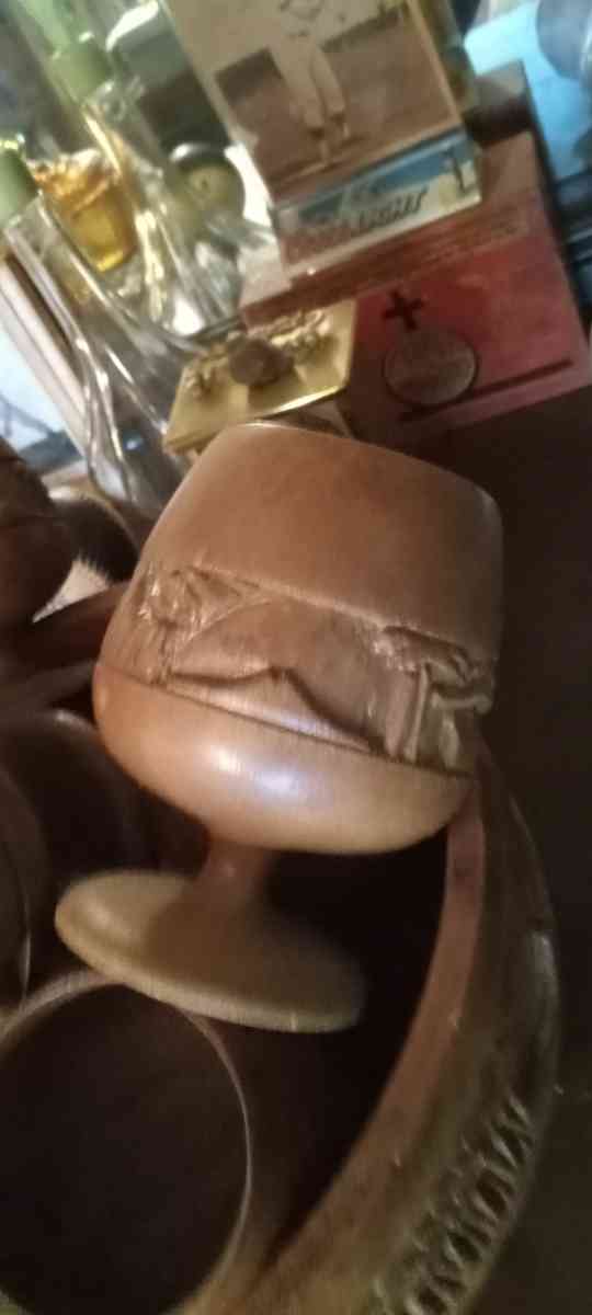 vintage wooden bowl with 8 cups - New Albany, Indiana - FleaMarketBay