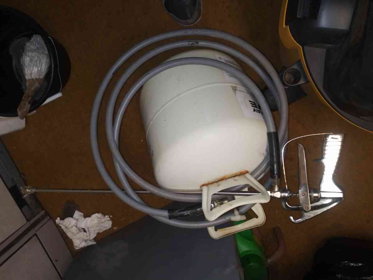 40lbs TPO quick spray adhesive new - Denton, Texas - FleaMarketBay