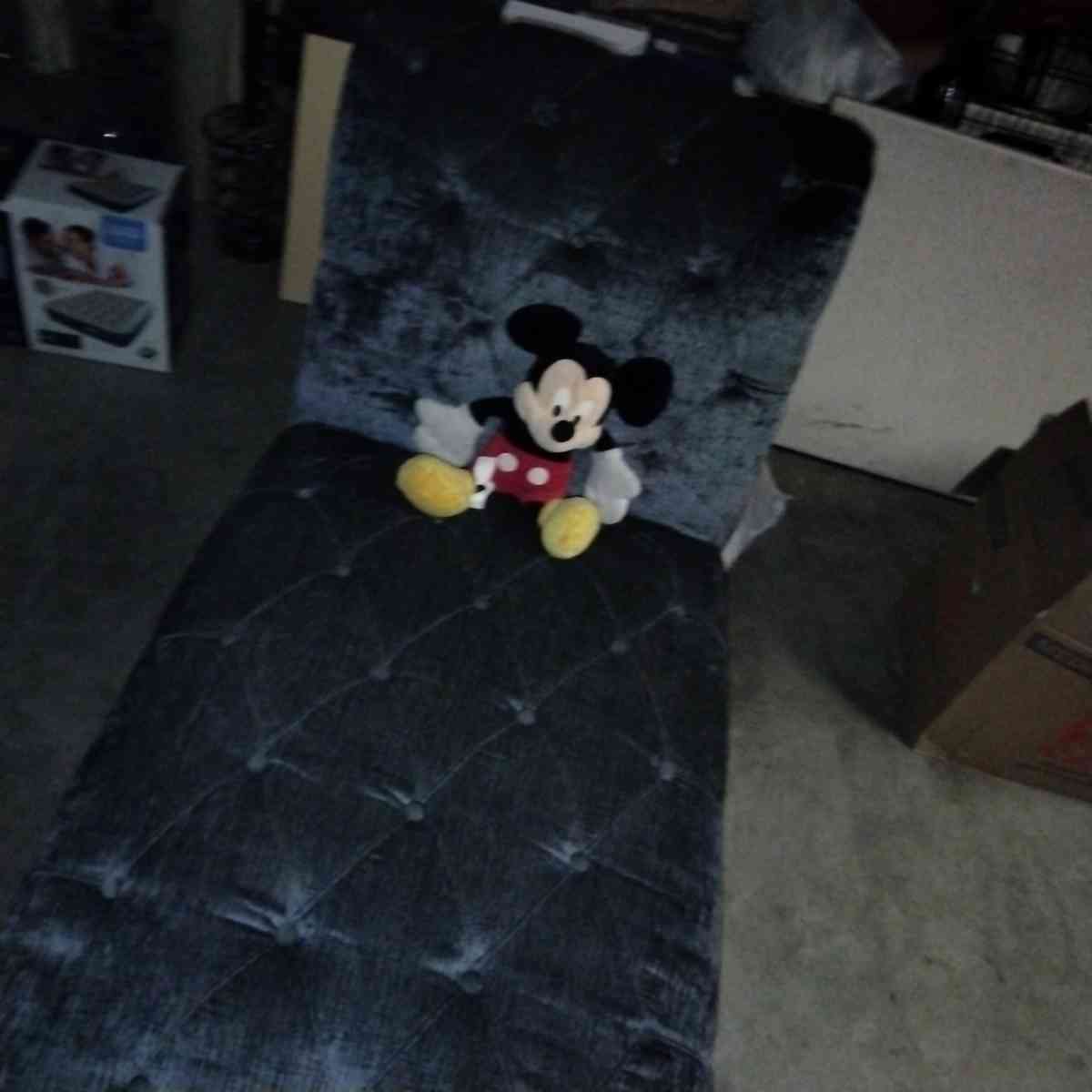 blue buttoned curvy tuffed sofa - Tulare, California - FleaMarketBay