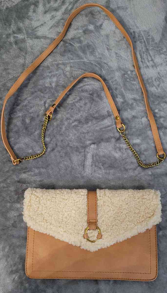 2 in 1 Leather Purse and Clutch - Sacramento, California - FleaMarketBay