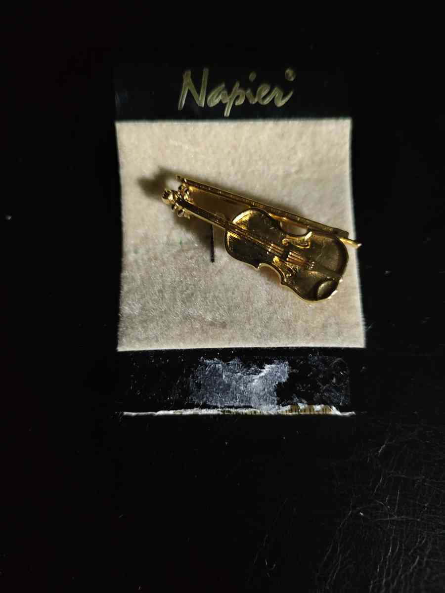Violin Brooch