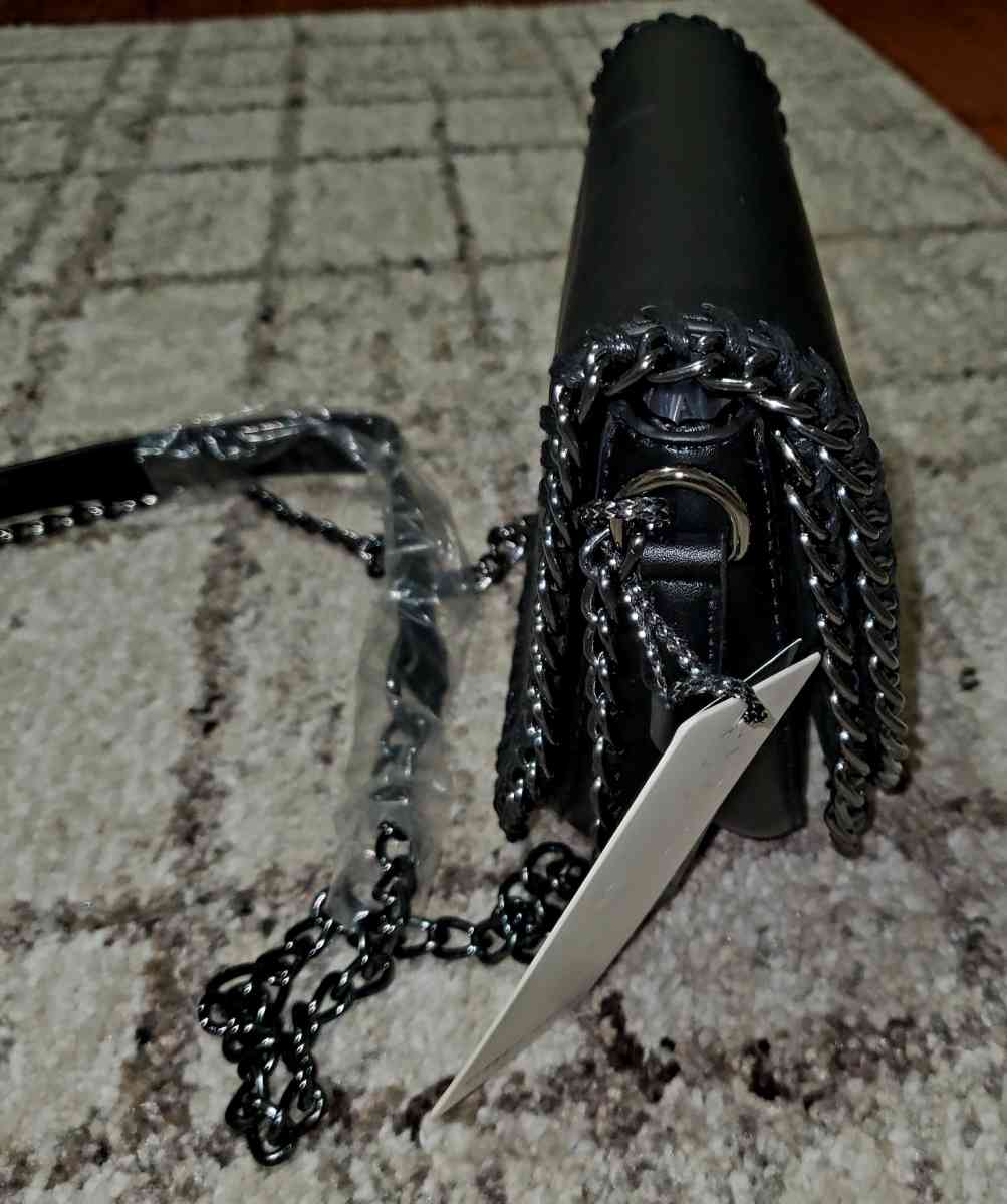 guggi wallet - Winston Salem, North Carolina - FleaMarketBay