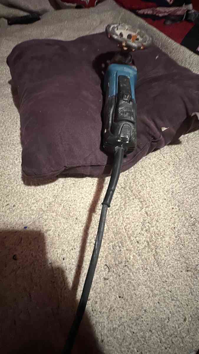 Makita grinder with cord and concrete pid - San Jose, California - FleaMarketBay