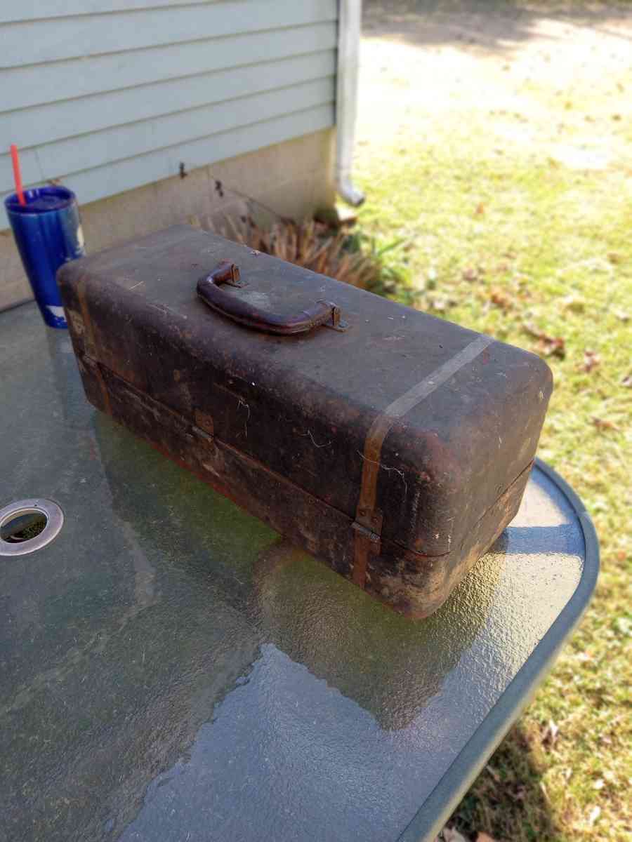 antique metal fishing tackle box - New Albany, Indiana - FleaMarketBay