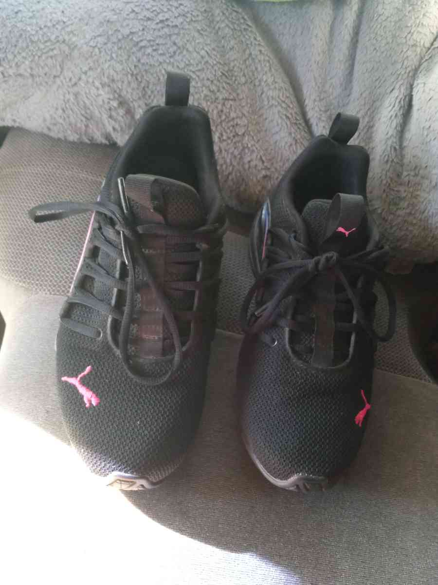 puma shoes for women size size 7 and half - Alton, Missouri - FleaMarketBay