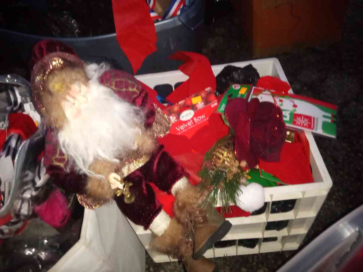 decorations ceramic dolphins - Bonner Springs, Kansas - FleaMarketBay