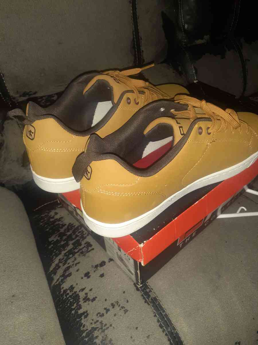 Mens AND1 Shoes - Detroit, Michigan - FleaMarketBay