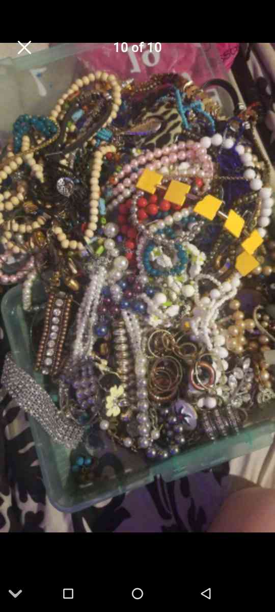 bulk new and broken jewelry and charms - New Port Richey, Florida - FleaMarketBay