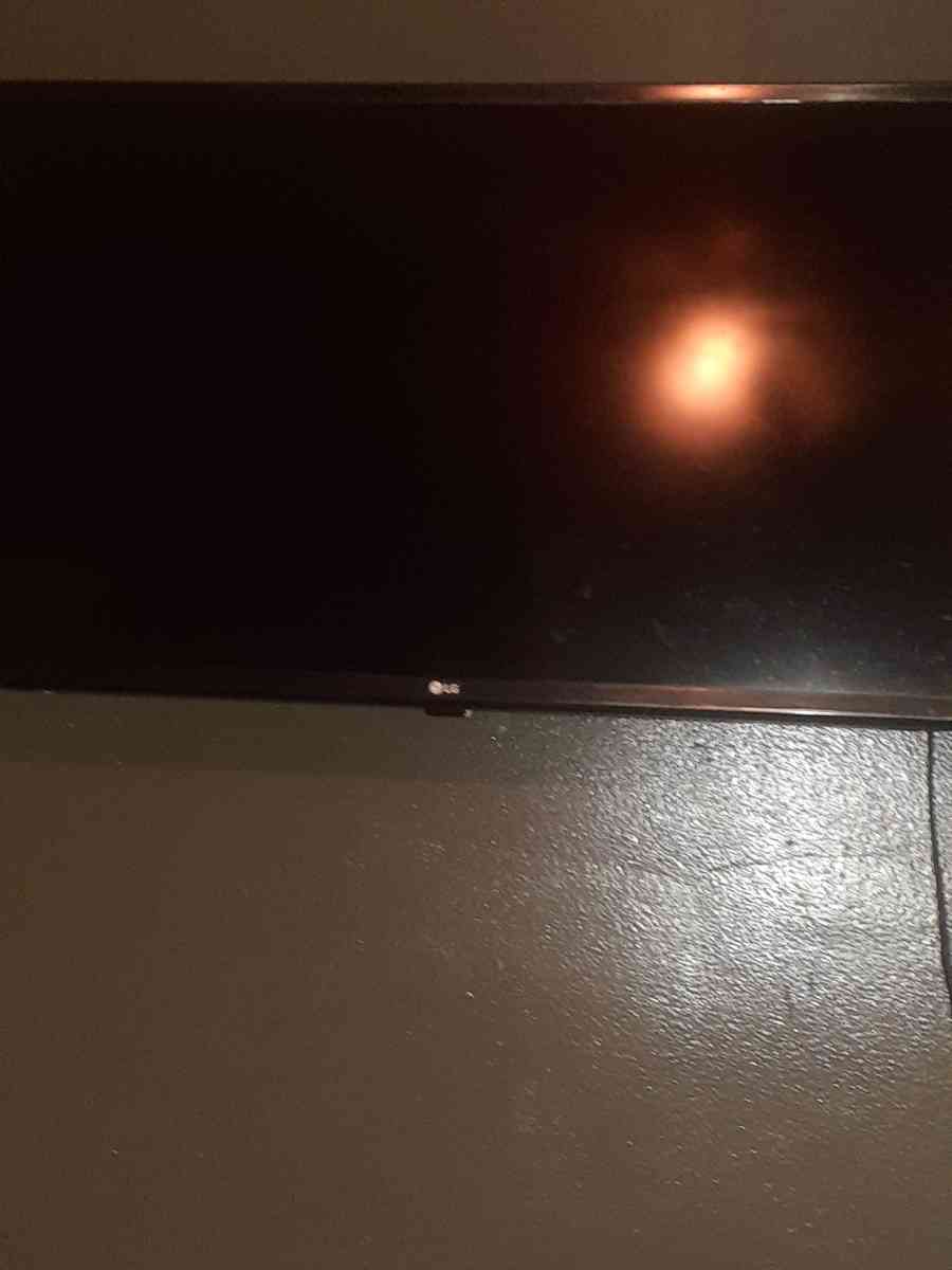 32 Inch LG Smart TV - Detroit, Michigan - FleaMarketBay