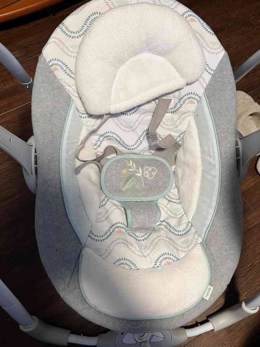 baby swing - Fredericksburg, Virginia - FleaMarketBay